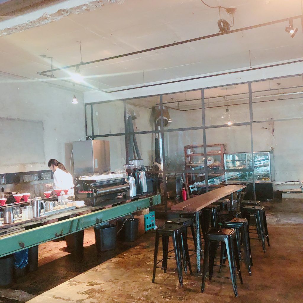 合井 工場をリノベーションしたカフェ Anthracite Coffee Roasters 合井店 One More Korea