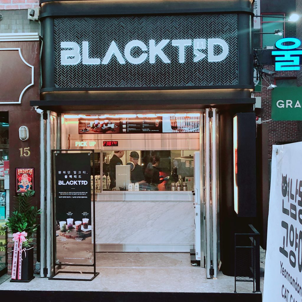 弘大 安くて美味しい 1900ウォンのタピオカミルクティー屋さん Blacktead One More Korea