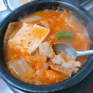 【弘大】24時間営業！キムチチゲが美味しいチゲ専門店／대청마루김치찌개전문