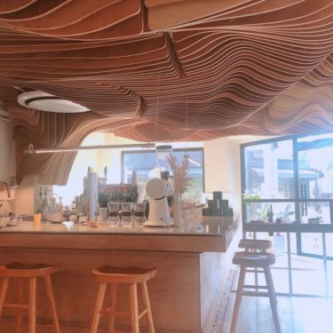 【合井】波打つ天井が印象的な大人カフェ／Perception